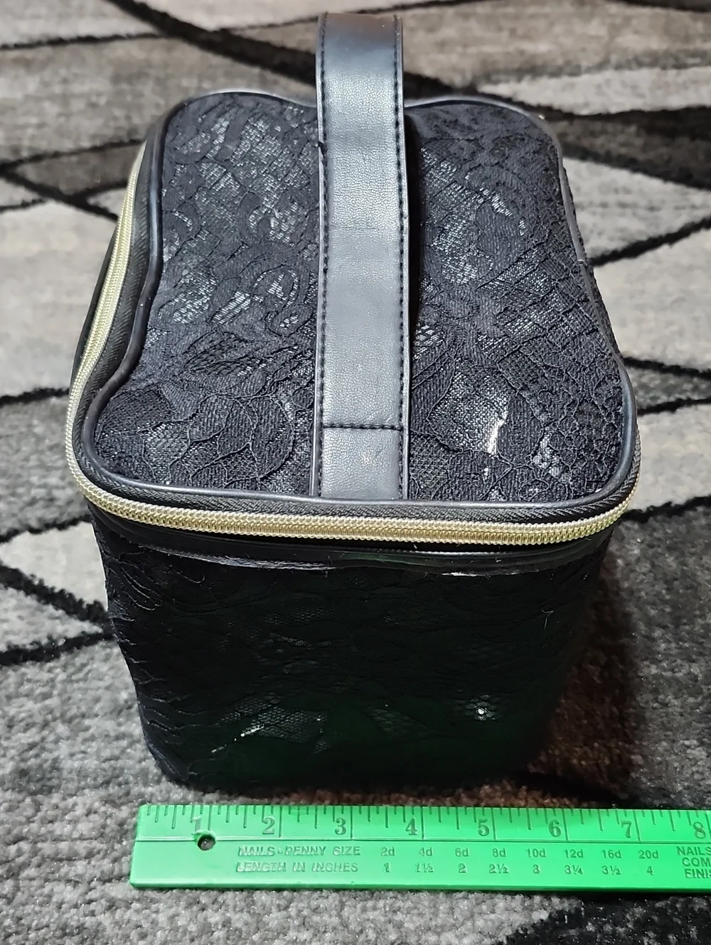 VICTORIA SECRET 2016 BLACK LACE OVERLAY GOLD EMBOSSED BOW TRAVEL TRAIN CASE
